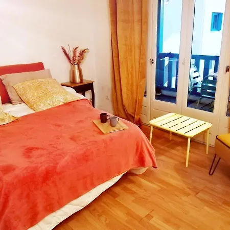 30 M2 For 3 People With Air Conditioning דירה