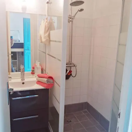 30 M2 For 3 People With Air Conditioning *