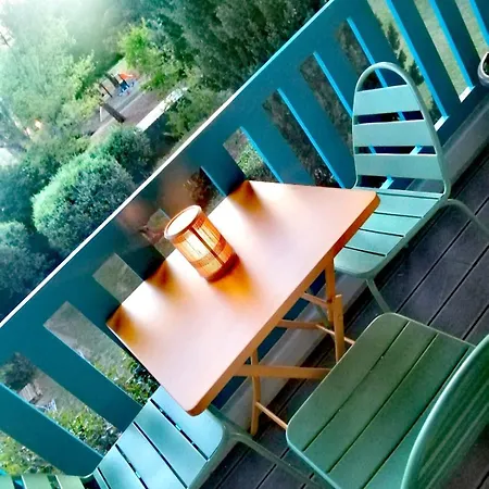 30 M2 For 3 People With Air Conditioning